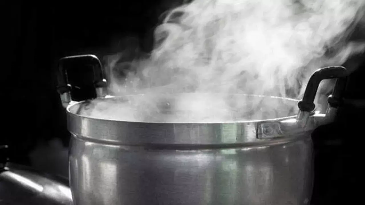 Wife Killed Husaband : భర్త పడుకుని ఉండగా అక్కడ వేడినీళ్లు పోసి చంపిన భార్య Wife Killed Husaband : భర్త పడుకుని ఉండగా అక్కడ వేడినీళ్లు పోసి చంపిన భార్య