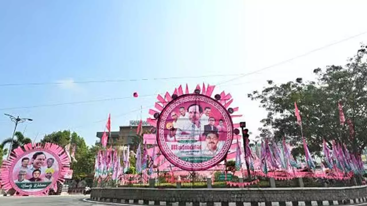 TS : కడియం, కేకే అదను చూసి దెబ్బ కొట్టారా..? TS : కడియం, కేకే అదను చూసి దెబ్బ కొట్టారా..?