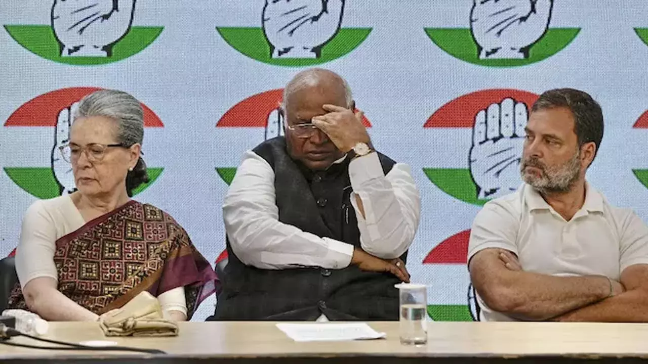 Congress : కాంగ్రెస్‌కు రూ.1,700 కోట్ల ట్యాక్స్ నోటీసు