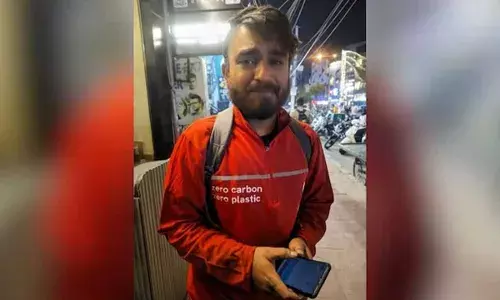 Zomato Delivery Man :  కన్నీళ్లతో జొమాటో డెలివరీ మ్యాన్.. అసలేమైందంటే..