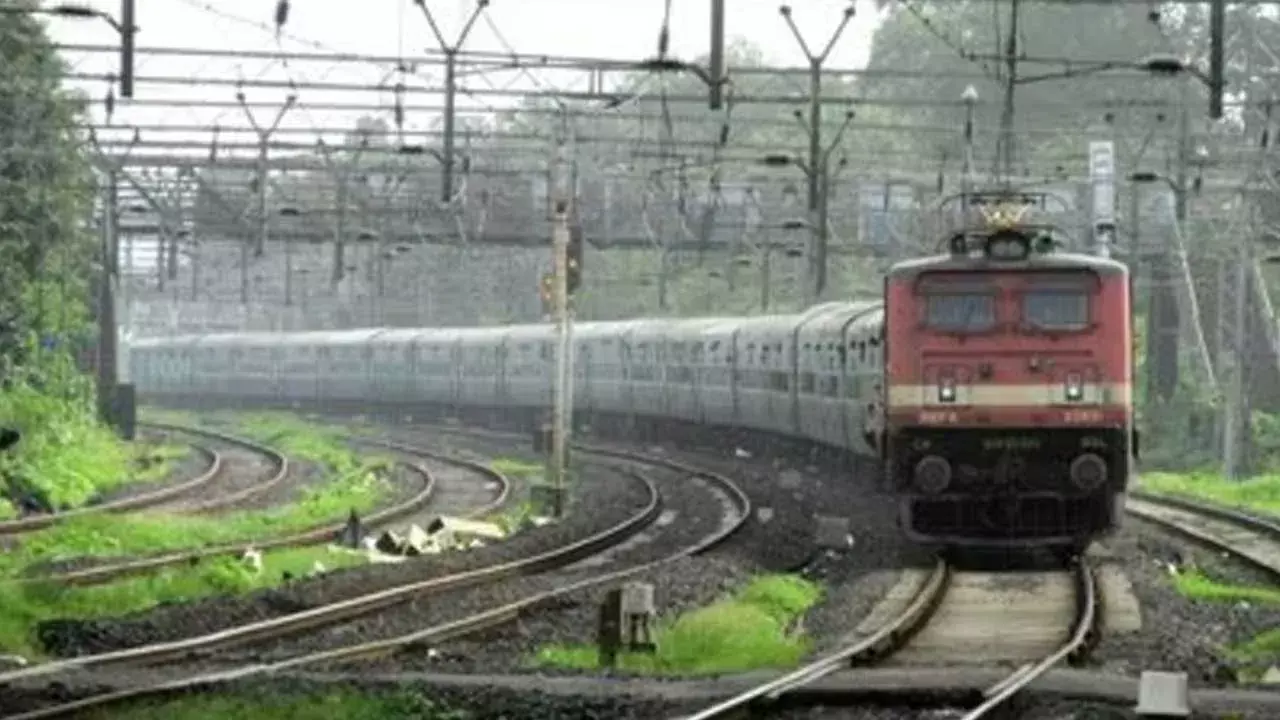 Corruption Case : అవినీతి కేసులో రైల్వే అధికారికి మూడేళ్ల జైలు శిక్ష