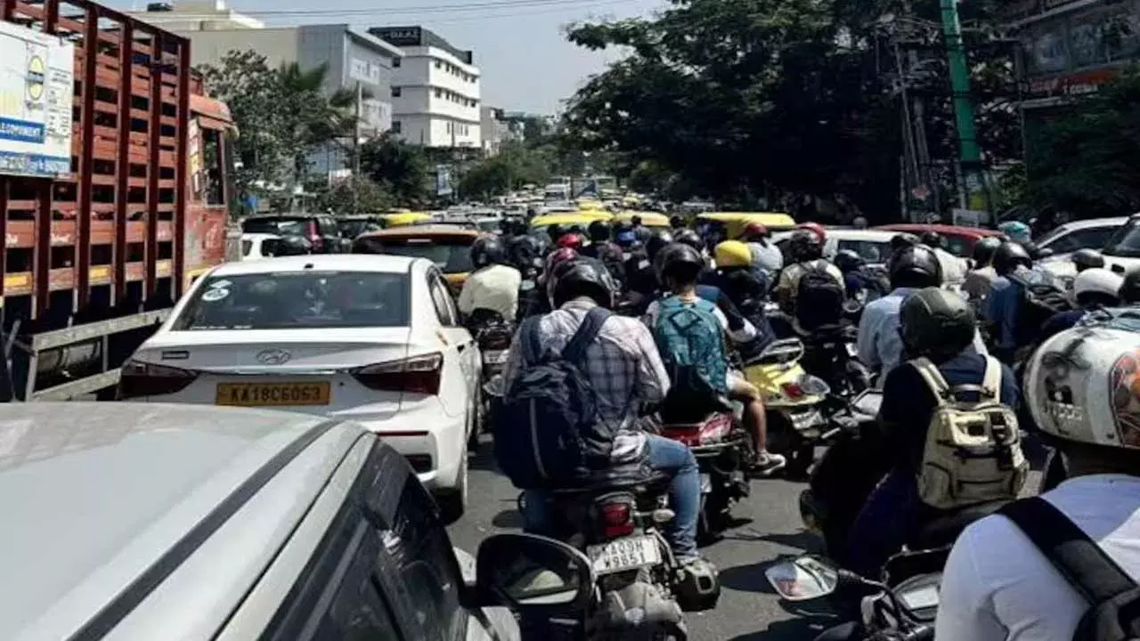 Shocking News : బెంగళూరులో ఉద్యోగులకు షాకిచ్చిన బంపరాఫర్ Shocking News : బెంగళూరులో ఉద్యోగులకు షాకిచ్చిన బంపరాఫర్