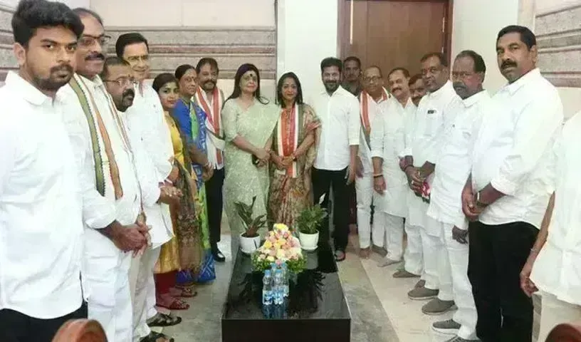Gadwal Vijayalakshmi : కాంగ్రెస్ పార్టీ కండువా కప్పుకున్న జీహెచ్ఎంసీ మేయర్ Gadwal Vijayalakshmi : కాంగ్రెస్ పార్టీ కండువా కప్పుకున్న జీహెచ్ఎంసీ మేయర్
