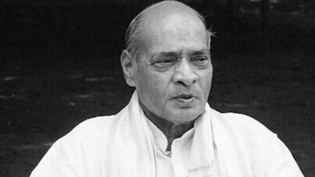 Bharat Ratna : పీవీకి భారతరత్న.. అందుకున్న కుటుంబ సభ్యులు Bharat Ratna : పీవీకి భారతరత్న.. అందుకున్న కుటుంబ సభ్యులు