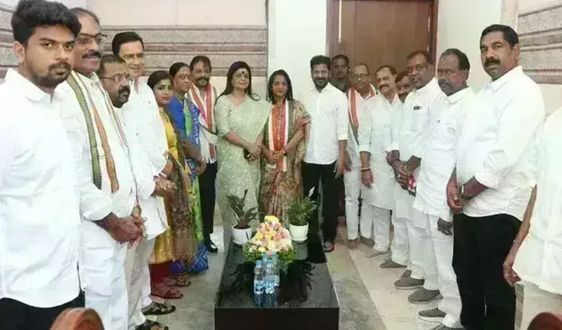 Gadwal Vijayalakshmi : కాంగ్రెస్ పార్టీ కండువా కప్పుకున్న జీహెచ్ఎంసీ మేయర్