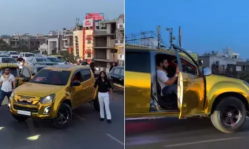 Instagram Reels :  ఇన్‌స్టాగ్రామ్ రీల్ చేసేందుకు.. ట్రాఫిక్ బారికేడ్‌కు నిప్పు