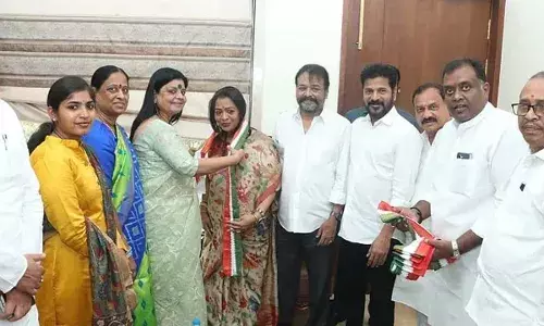 TS : కాంగ్రెస్‌లో చేరిన హైదరాబాద్ మేయర్