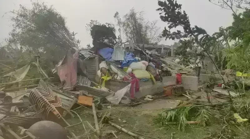 West Bengal: పశ్చిమ బెంగాల్లో తుఫాను విధ్వంసం West Bengal: పశ్చిమ బెంగాల్లో తుఫాను విధ్వంసం