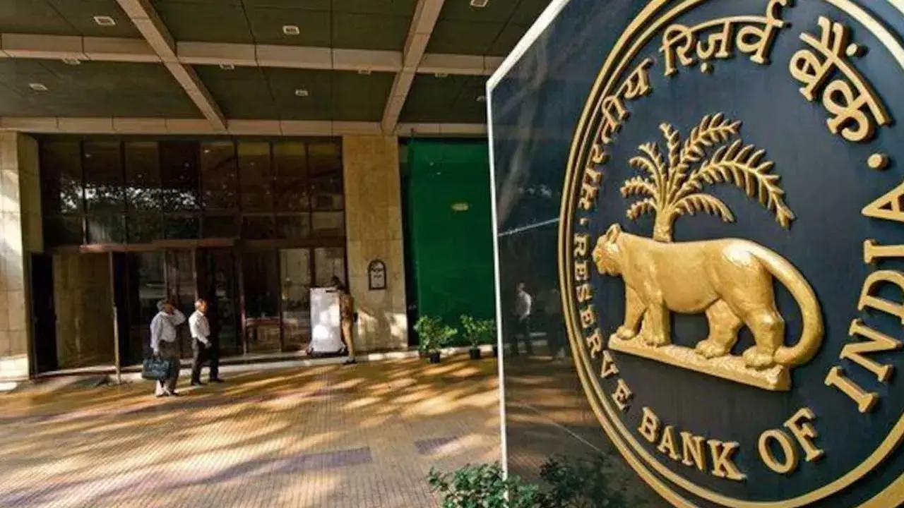 Banks Holidays : ఏప్రిల్ నెలలో బ్యాంకులు తెరిచేది 16 రోజులే.. Banks Holidays : ఏప్రిల్ నెలలో బ్యాంకులు తెరిచేది 16 రోజులే..