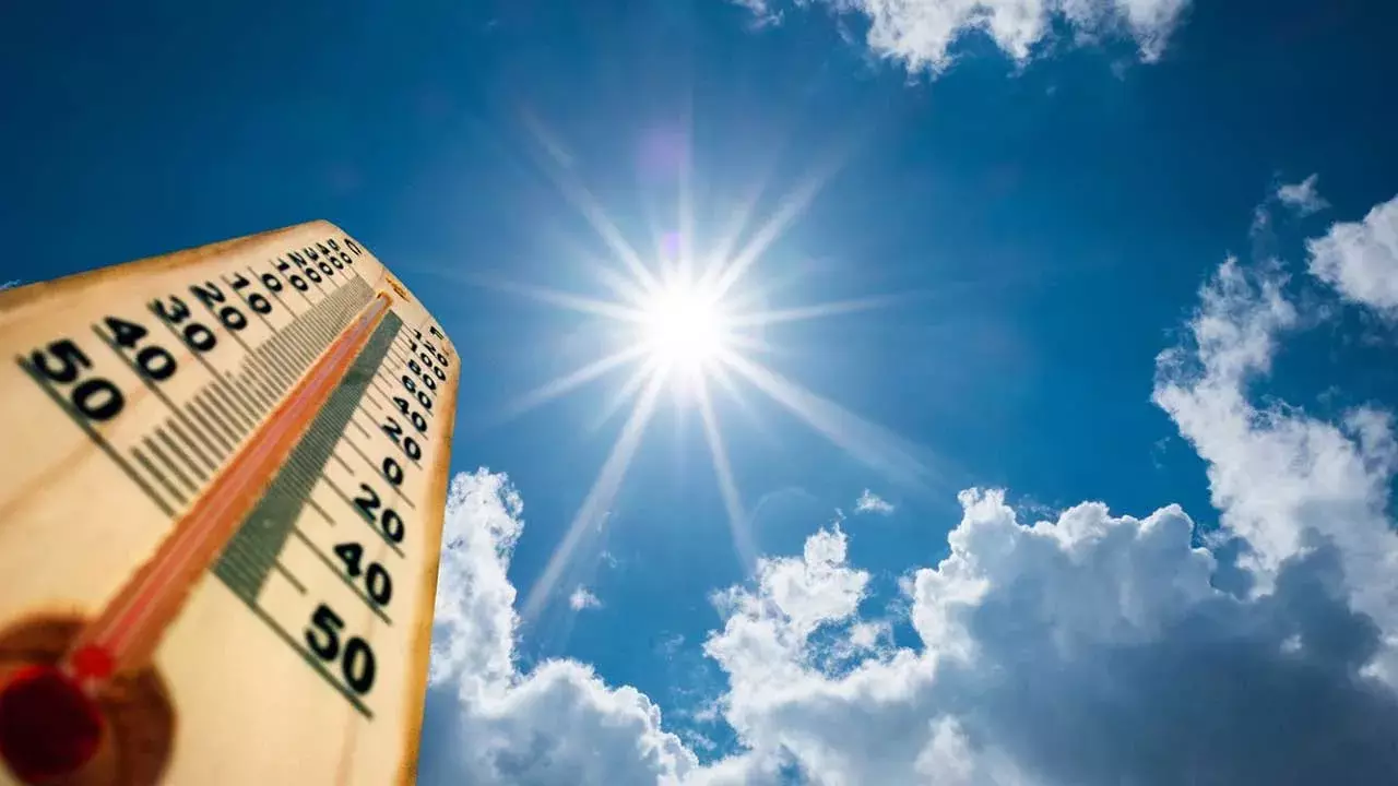 Heatwave : తెలుగు రాష్ట్రాల్లో ఎండలు...  రేపు,ఎల్లుండి జాగ్రత్త Heatwave : తెలుగు రాష్ట్రాల్లో ఎండలు...  రేపు,ఎల్లుండి జాగ్రత్త