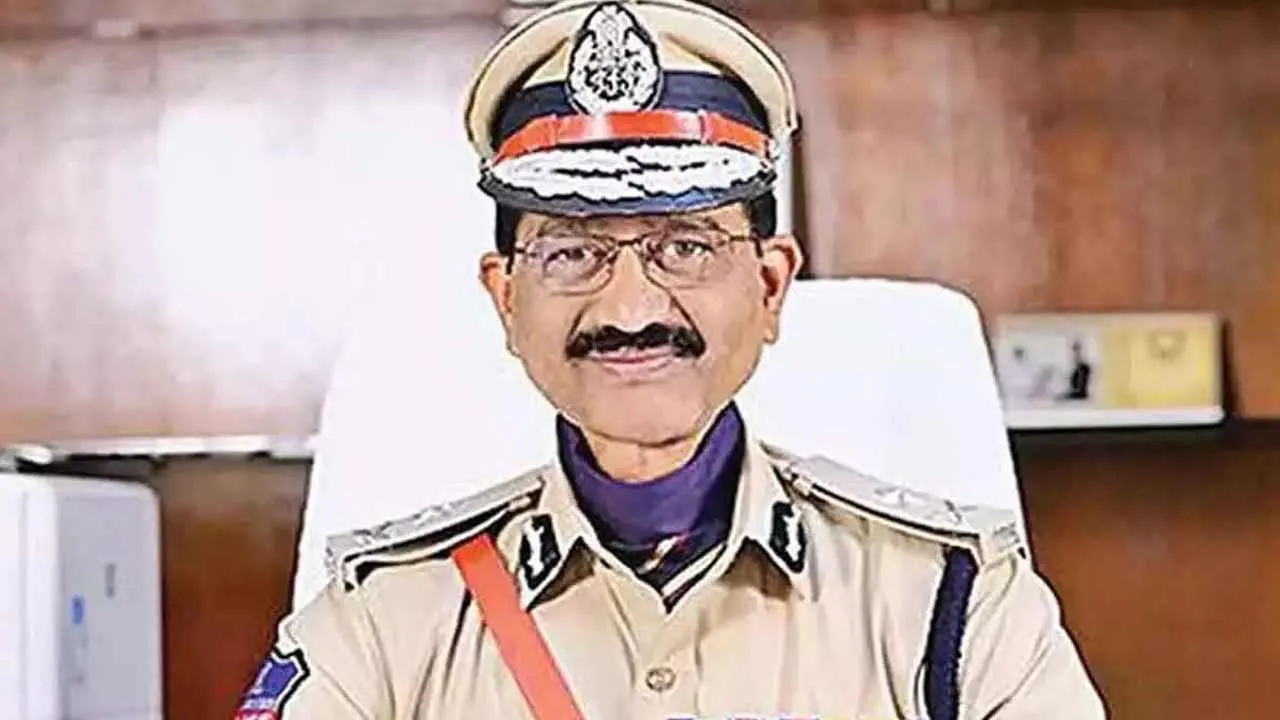 TS : దుబాయ్లో ఆగిన ప్రభాకర్ రావు.. అక్కడి నుంచే బీఆర్ఎస్ నేతలతో చర్చలు! TS : దుబాయ్లో ఆగిన ప్రభాకర్ రావు.. అక్కడి నుంచే బీఆర్ఎస్ నేతలతో చర్చలు!