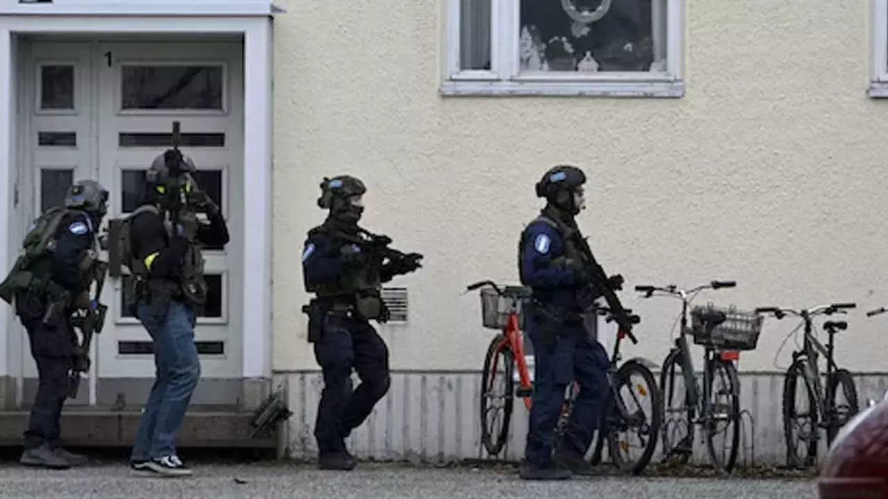 Finland : పాఠశాలలో కాల్పులు.. పలువురికి గాయాలు Finland : పాఠశాలలో కాల్పులు.. పలువురికి గాయాలు