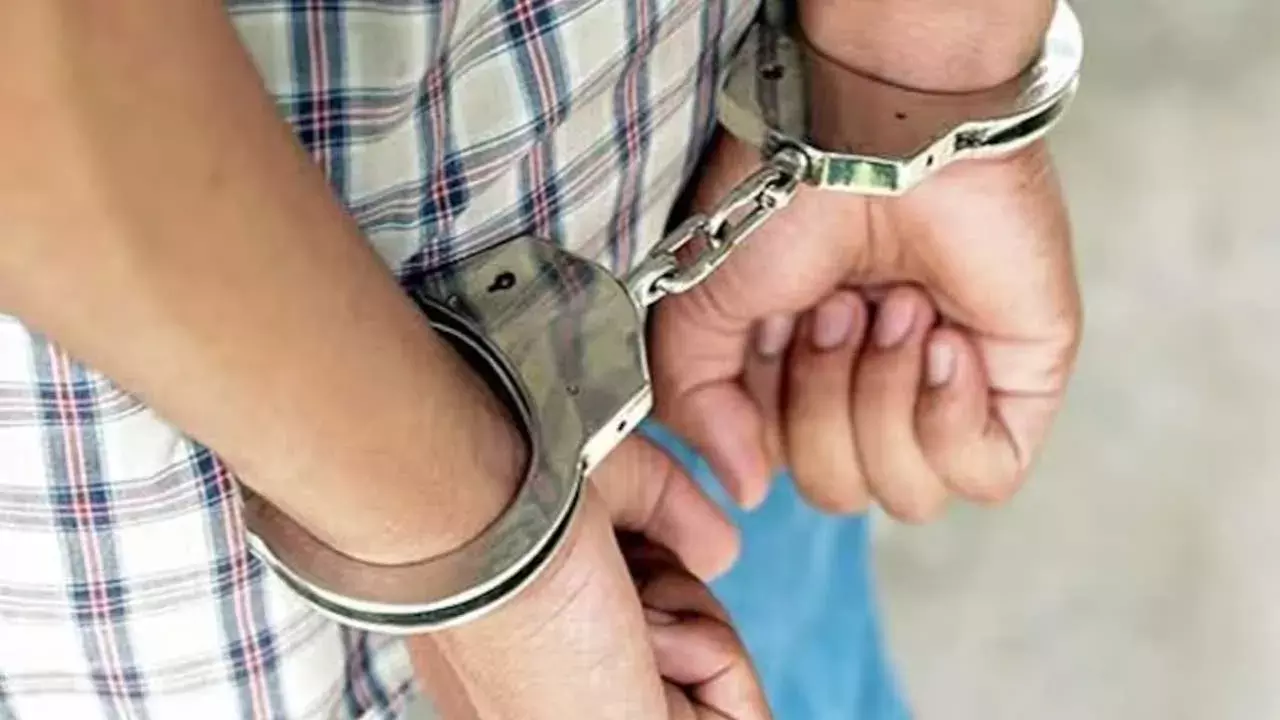 Madhya Pradesh : మైనర్ అద్దెదారున్ని అశ్లీల నృత్యం చేయమని బలవంతం Madhya Pradesh : మైనర్ అద్దెదారున్ని అశ్లీల నృత్యం చేయమని బలవంతం