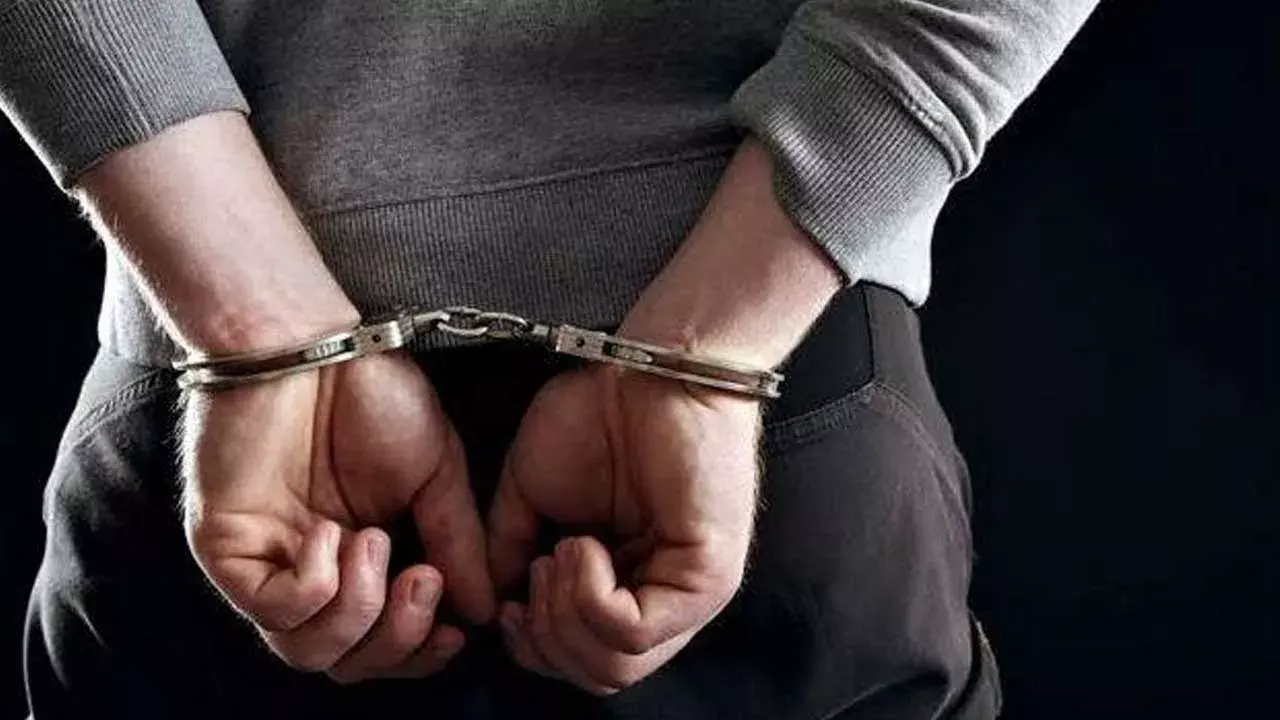Pakistani Arrest : ఇంటర్నేషనల్ బార్డర్ లో పాకిస్థాన్ వ్యక్తి అరెస్ట్