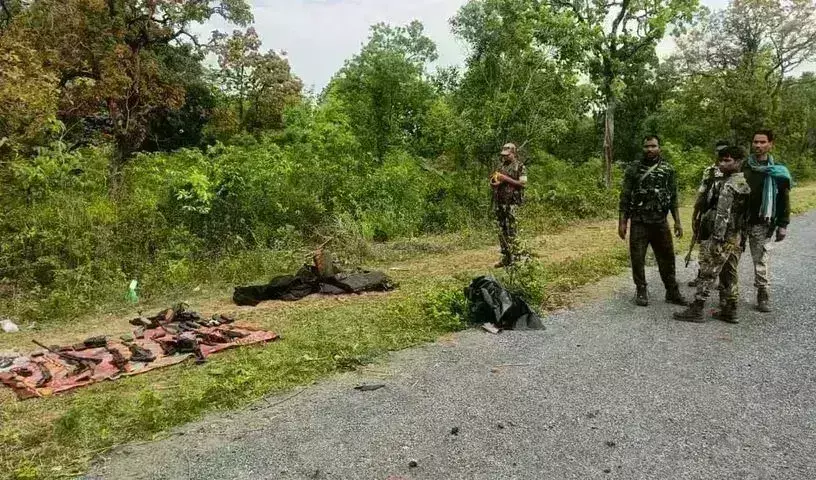 Chhattisgarh: ఎన్‌కౌంటర్‌ లో  11 మంది నక్సల్స్‌ హతం