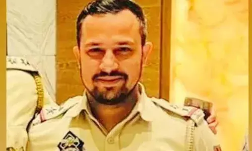 Encounter : ఆస్పత్రి వద్ద జరిగిన ఎన్కౌంటర్లో గ్యాంగ్స్టర్, పోలీసు మృతి Encounter : ఆస్పత్రి వద్ద జరిగిన ఎన్కౌంటర్లో గ్యాంగ్స్టర్, పోలీసు మృతి