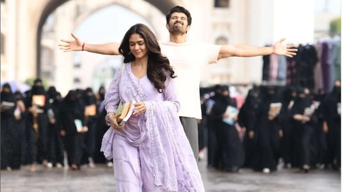 Vijay Deverakonda : మృణాల్ ఠాకూర్ అందాన్ని పొగిడిన రౌడీ హీరో Vijay Deverakonda : మృణాల్ ఠాకూర్ అందాన్ని పొగిడిన రౌడీ హీరో