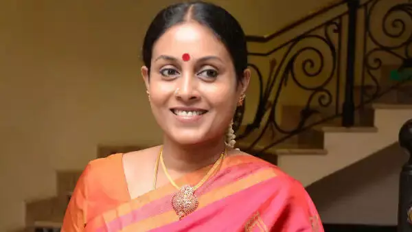 Saranya Ponnvannan : పార్కింగ్ స్థలం విషయంలో గొడవ.. బెదిరింపులు జారీ Saranya Ponnvannan : పార్కింగ్ స్థలం విషయంలో గొడవ.. బెదిరింపులు జారీ