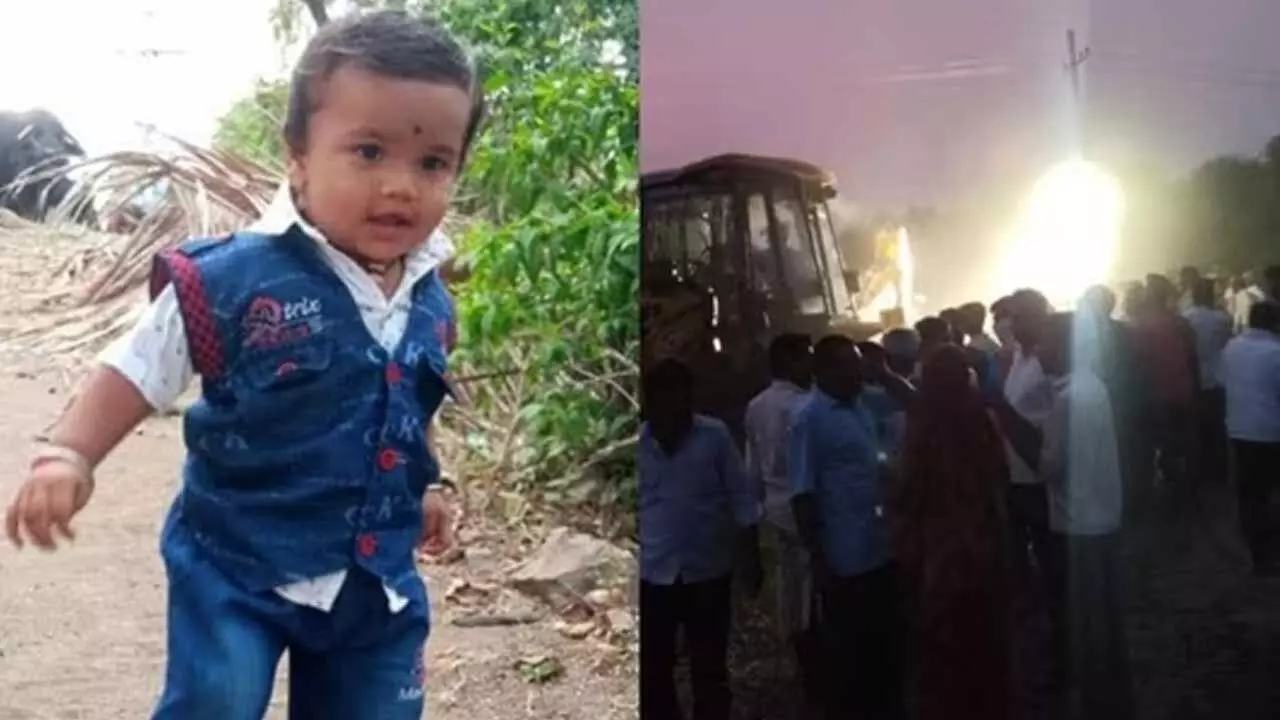 Borewell : బోరుబావిలో పడ్డ రెండేళ్ల బాలుడు Borewell : బోరుబావిలో పడ్డ రెండేళ్ల బాలుడు