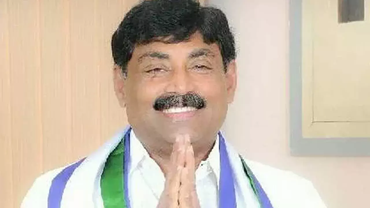 AP : వివేకా రక్తపు మరకలు తుడిచింది ఆయనే.. ఎమ్మెల్యే రవీంద్రనాథ్ రెడ్డి AP : వివేకా రక్తపు మరకలు తుడిచింది ఆయనే.. ఎమ్మెల్యే రవీంద్రనాథ్ రెడ్డి