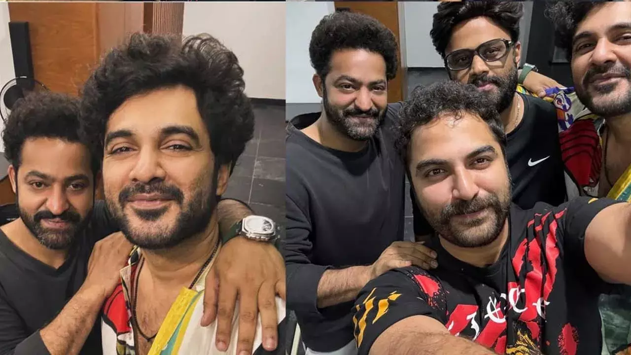 Tillu Square : తారక్ ఇంట్లో టిల్లు స్క్వేర్ సక్సెస్ పార్టీ.. ఆయన డుమ్మా Tillu Square : తారక్ ఇంట్లో టిల్లు స్క్వేర్ సక్సెస్ పార్టీ.. ఆయన డుమ్మా