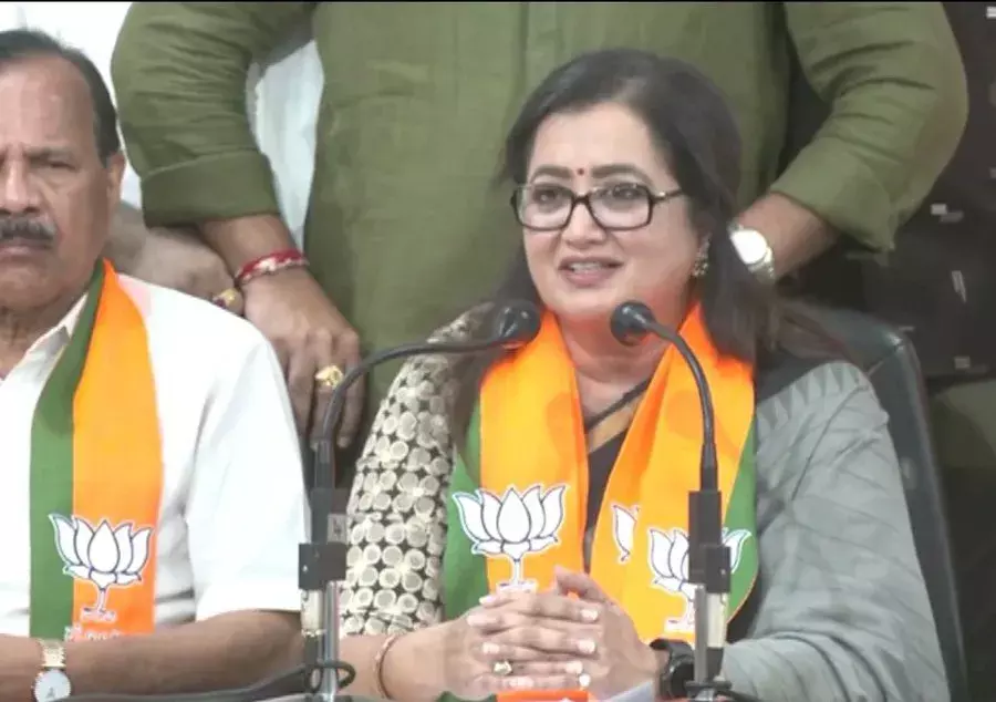 Sumalatha: భాజపాలో చేరిన  సీనియర్ నటి సుమలత Sumalatha: భాజపాలో చేరిన  సీనియర్ నటి సుమలత