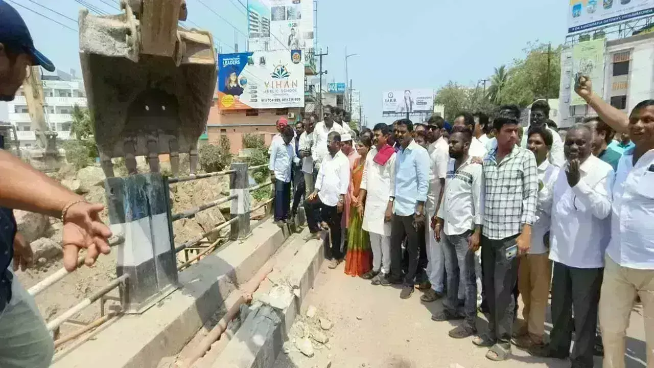 Warangal: హనుమకొండ – కరీంనగర్ రాకపోకలు బంద్..
