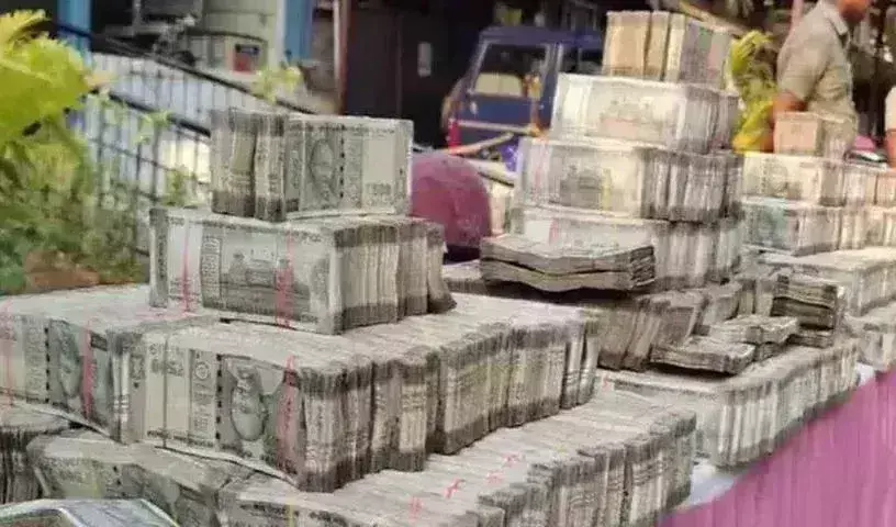 Karnataka :  కర్ణాటకలో  భారీగా పట్టుబడిన బంగారం, నగదు