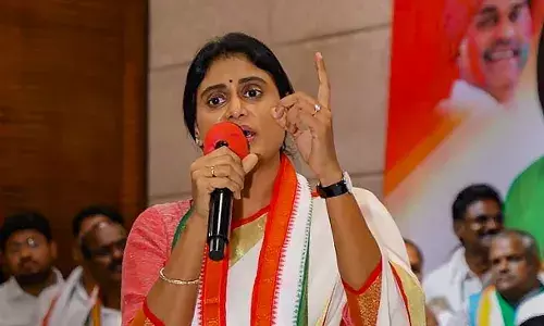 SHARMILA: మమ్మల్ని రోడ్డున పడేసింది ఎవరు..?
