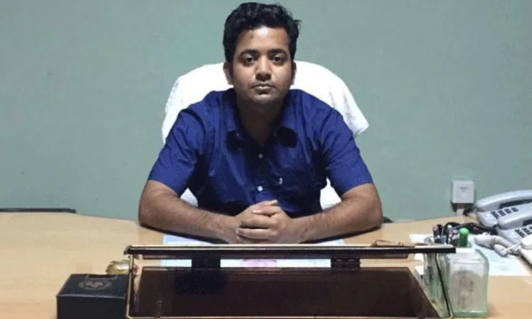 16 ఏళ్లకే మెడికల్ ఎగ్జామ్, 22 ఏళ్లకే యూపీఎస్సీ పరీక్షలో ఉత్తీర్ణత.. ఐఏఎస్ ఉద్యోగాన్ని కూడా వదిలి.. 16 ఏళ్లకే మెడికల్ ఎగ్జామ్, 22 ఏళ్లకే యూపీఎస్సీ పరీక్షలో ఉత్తీర్ణత.. ఐఏఎస్ ఉద్యోగాన్ని కూడా వదిలి..