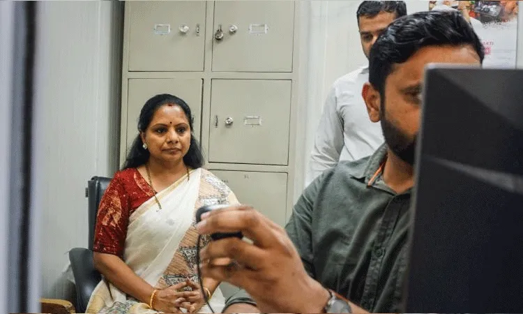 ఎక్సైజ్ పాలసీ కేసు: బీఆర్ఎస్ నేత కె కవితను కస్టడీలోకి తీసుకున్న  సీబీఐ ఎక్సైజ్ పాలసీ కేసు: బీఆర్ఎస్ నేత కె కవితను కస్టడీలోకి తీసుకున్న  సీబీఐ