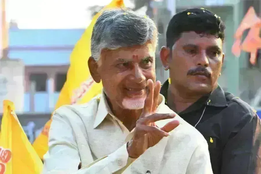 TDP: టీడీపీ లో చేరిన 40 మంది వాలంటీర్లు TDP: టీడీపీ లో చేరిన 40 మంది వాలంటీర్లు