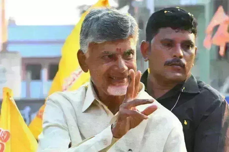 TDP: టీడీపీ లో చేరిన 40 మంది వాలంటీర్లు TDP: టీడీపీ లో చేరిన 40 మంది వాలంటీర్లు