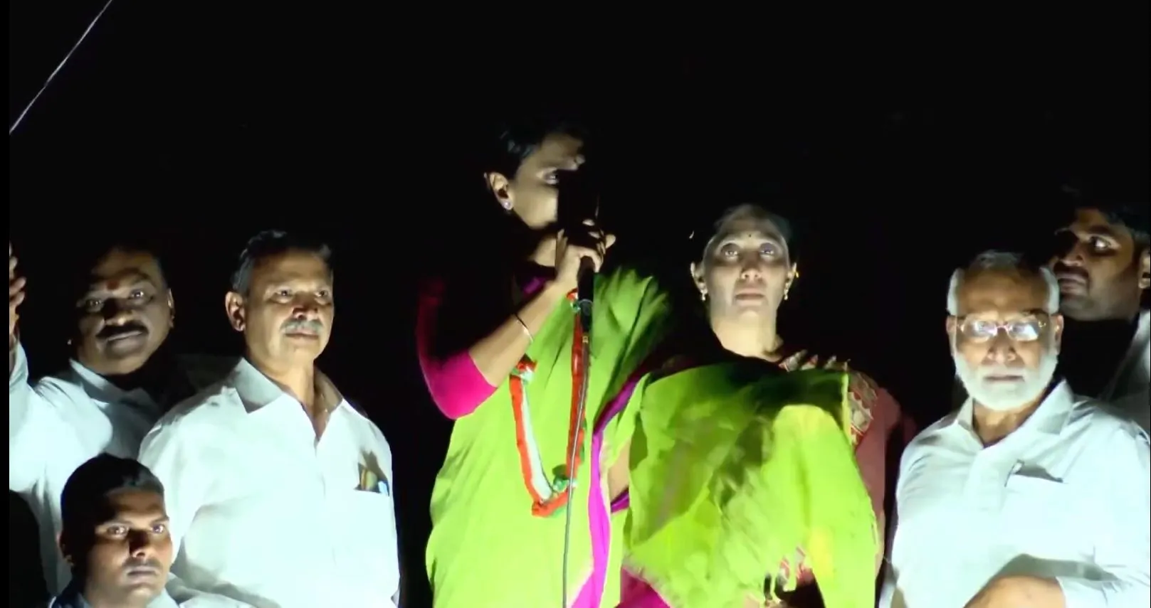 SHARMILA: కొంగు పట్టి అడుగుతున్నా ఆశీర్వదించండి