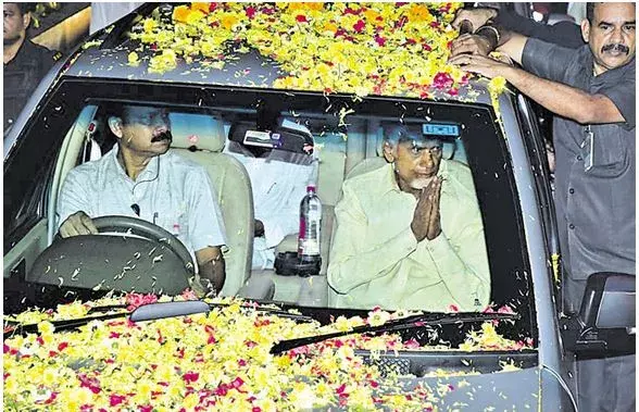 AP: సూపర్ సిక్స్ వివరిస్తూ ప్రచారం AP: సూపర్ సిక్స్ వివరిస్తూ ప్రచారం