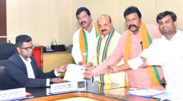 Karnataka : లోక్సభ ఎన్నికల నామినేషన్ దాఖలు చేసిన ప్రముఖులు Karnataka : లోక్సభ ఎన్నికల నామినేషన్ దాఖలు చేసిన ప్రముఖులు