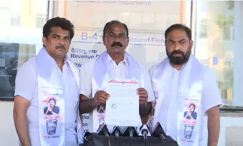 AP: వైసీపీపై ఈసీకి జనసేన-టీడీపీ ఫిర్యాదు AP: వైసీపీపై ఈసీకి జనసేన-టీడీపీ ఫిర్యాదు