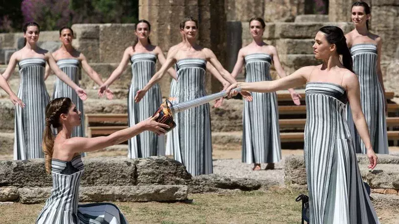 Paris Olympics-2024:  వెలిగిన ఒలింపిక్స్ క్రీడాజ్యోతి Paris Olympics-2024:  వెలిగిన ఒలింపిక్స్ క్రీడాజ్యోతి