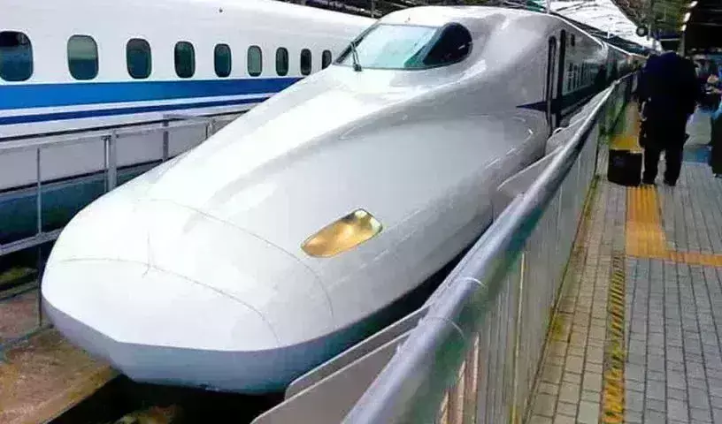 Bullet Train: జపాన్ బుల్లెట్ రైలులో పాము Bullet Train: జపాన్ బుల్లెట్ రైలులో పాము