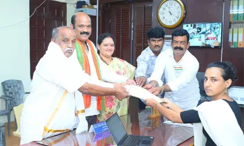 Lok Sabha Polls: ఏపీలో తొలి రోజు  జోరుగా  నామినేషన్లు Lok Sabha Polls: ఏపీలో తొలి రోజు  జోరుగా  నామినేషన్లు