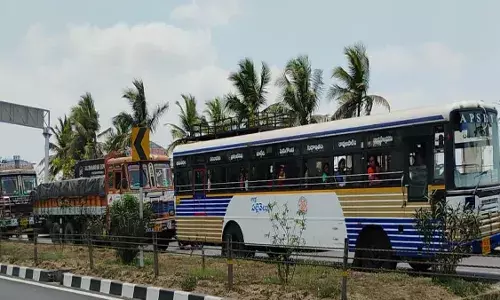 CM Jagan : సీఎం బస్సు యాత్రతో ప్రజలకు అవస్థలు CM Jagan : సీఎం బస్సు యాత్రతో ప్రజలకు అవస్థలు