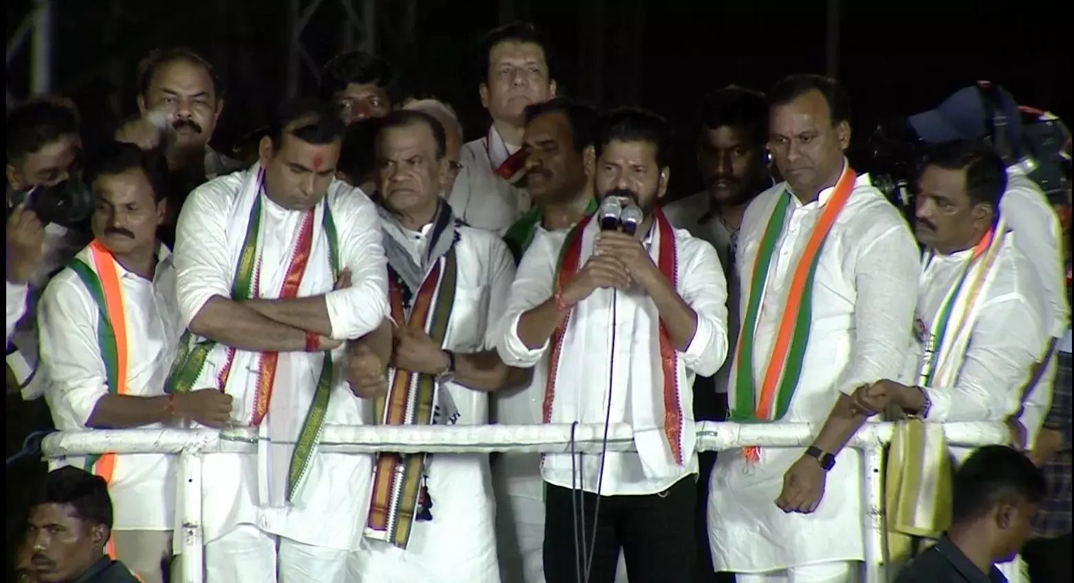 REVANTH: పంద్రాగస్టులోపు రైతు రుణమాఫీ REVANTH: పంద్రాగస్టులోపు రైతు రుణమాఫీ