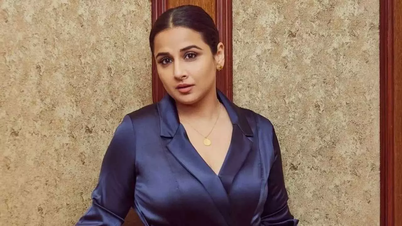 Vidya Balan : అతడికి మూఢనమ్మకాలు ఎక్కువ... విద్యాబాలన్ కీలక వ్యాఖ్యలు Vidya Balan : అతడికి మూఢనమ్మకాలు ఎక్కువ... విద్యాబాలన్ కీలక వ్యాఖ్యలు