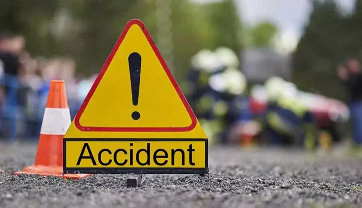 Accident : లారీ కిందకు దూసుకుపోయిన కారు.. ఇద్దరు స్పాట్ డెడ్