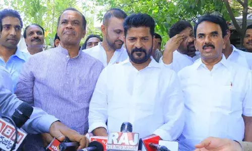 TS : కోమటిరెడ్డి బ్రదర్స్పై రేవంత్ రెడ్డి ప్రశంసలు TS : కోమటిరెడ్డి బ్రదర్స్పై రేవంత్ రెడ్డి ప్రశంసలు