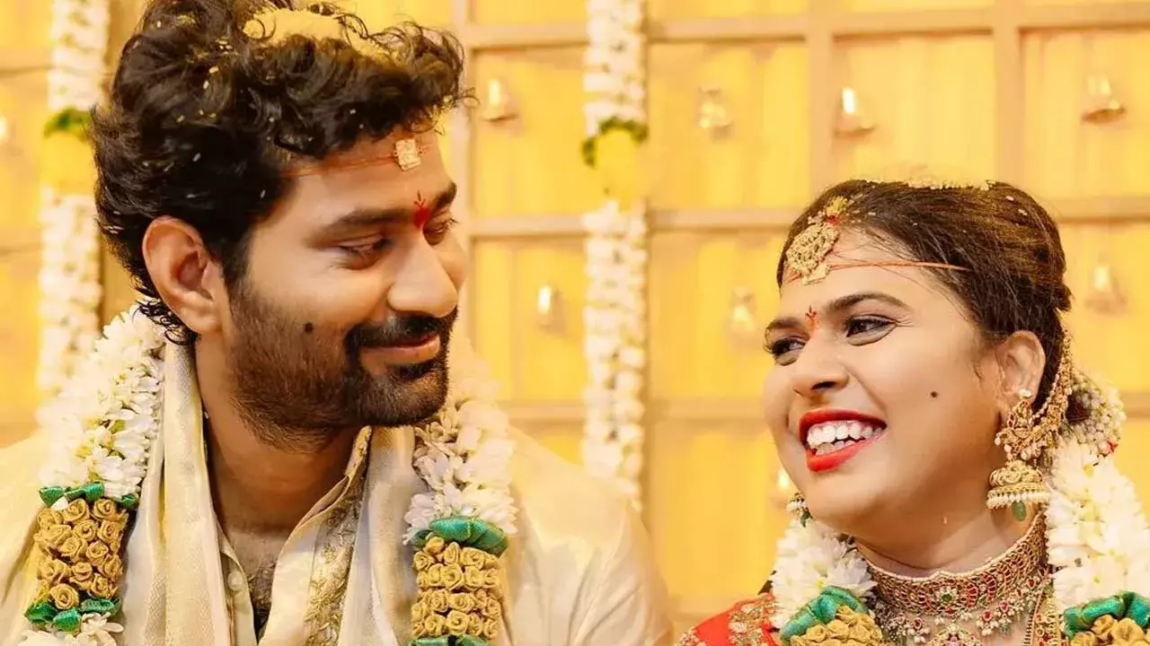 Tollywood : ఘనంగా టాలీవుడ్ హీరో పెళ్లి.. పెళ్లి కూతురు ఎవరంటే..? Tollywood : ఘనంగా టాలీవుడ్ హీరో పెళ్లి.. పెళ్లి కూతురు ఎవరంటే..?