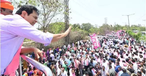 KTR: పది సీట్లలో గెలిపిస్తే ఢిల్లీని ఆటాడిస్తాం