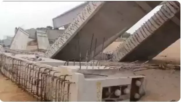 TG: మానేరు వాగుపై కుప్పకూలిన వంతెన TG: మానేరు వాగుపై కుప్పకూలిన వంతెన