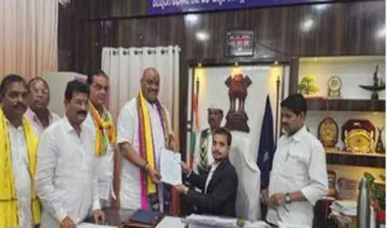 AP: ఏపీలో నామినేషన్ల సందడి AP: ఏపీలో నామినేషన్ల సందడి