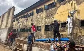 Inmates Escaped in Nigeria: భారీ వర్షాలతో దెబ్బతిన్న జైలు..118 మంది ఖైదీలు పరార్‌